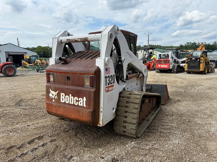 2007-bobcat-t320-image-4