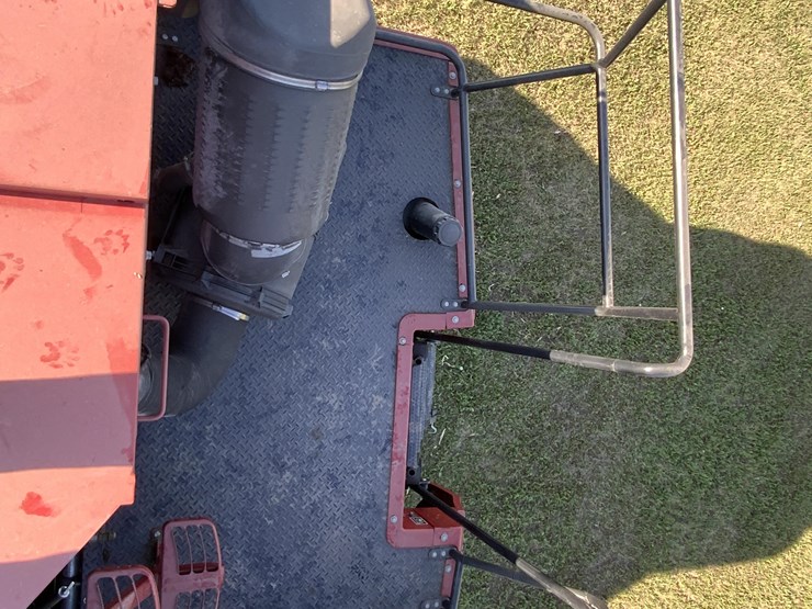 2011-case-ih-8120-image-12