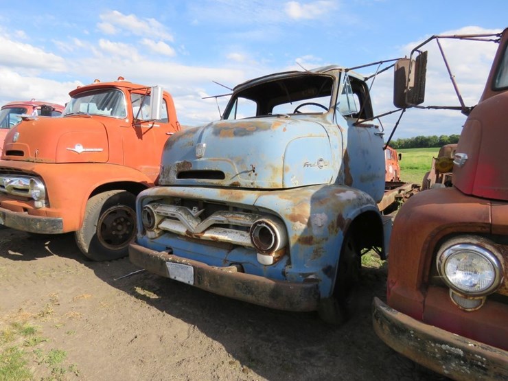 1955-ford-c600-image-3