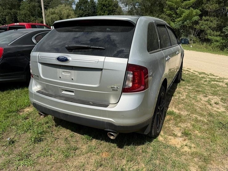 2014-ford-edge-image-3