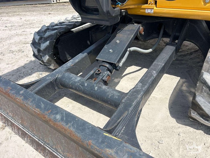 2023-deere-35g-image-24