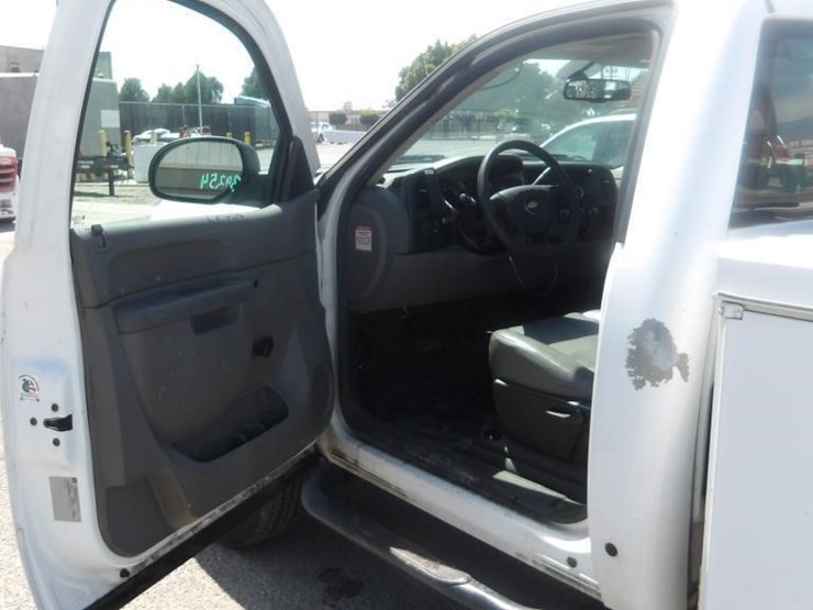 2011-chevrolet-silverado-2500-image-15
