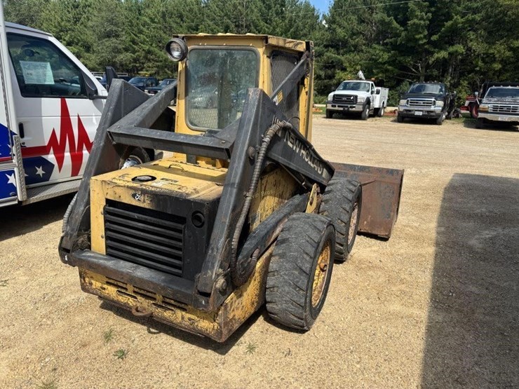 new-holland-l555-image-4