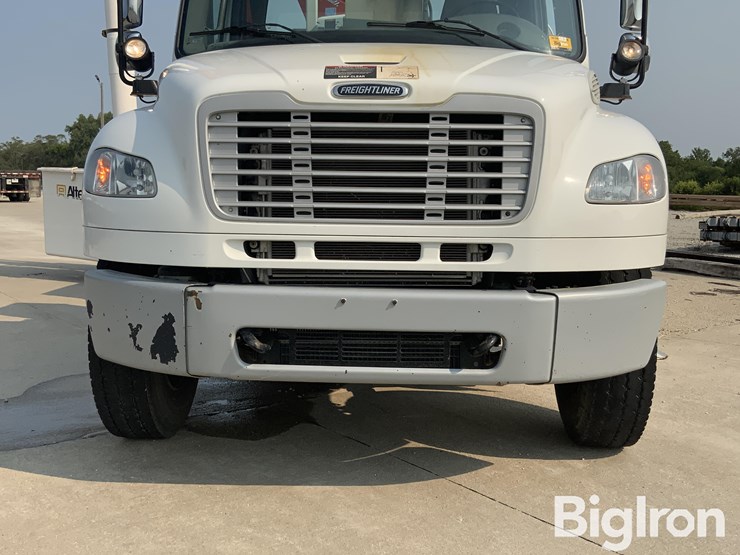 2015-freightliner-m2-106-image-17