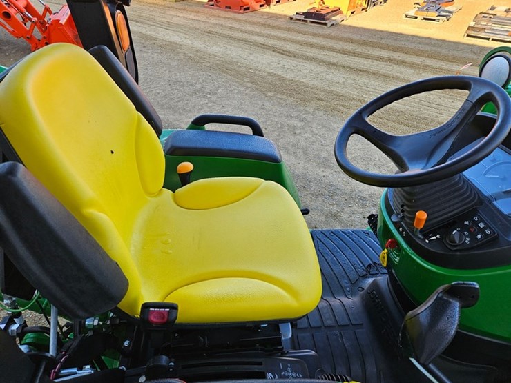 john-deere-3033r-image-45