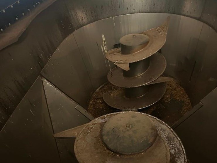 supreme-700t-vertical-mixer-image-2