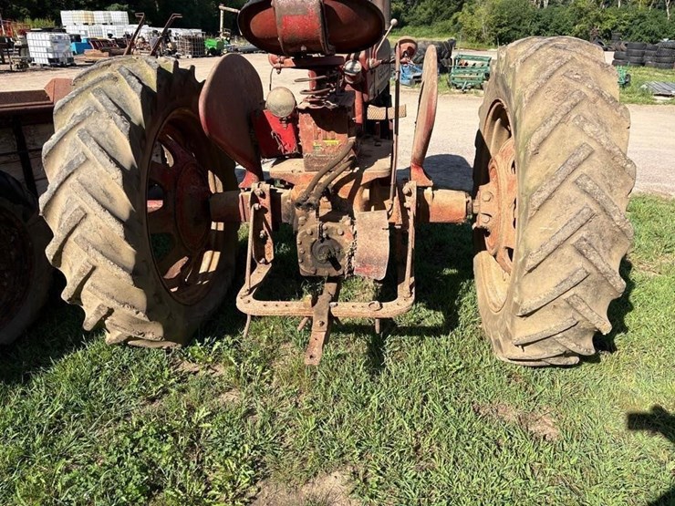farmall-350-diesel-tractor-image-8