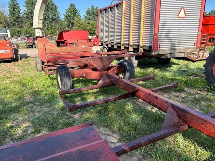h&s-8-place-tri-cycle-front-bale-wagon-image-5