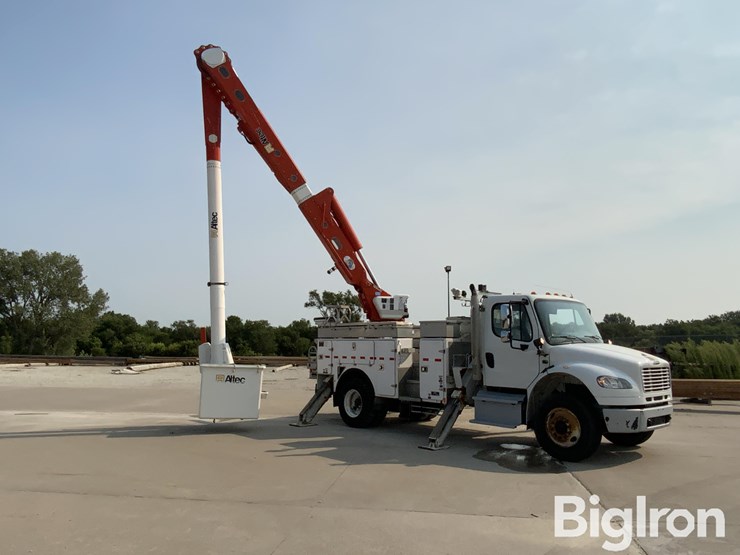 2015-freightliner-m2-106-image-11