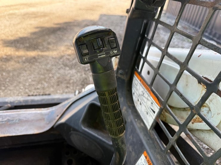 2013-bobcat-s590-image-19