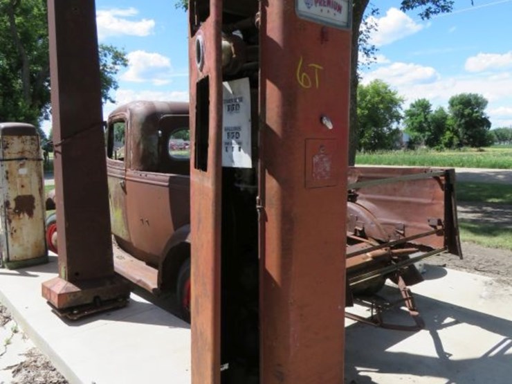 double-sided-computing-gas-pump-image-1