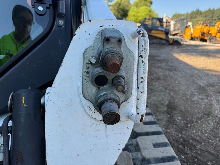 2020-bobcat-t740-image-11