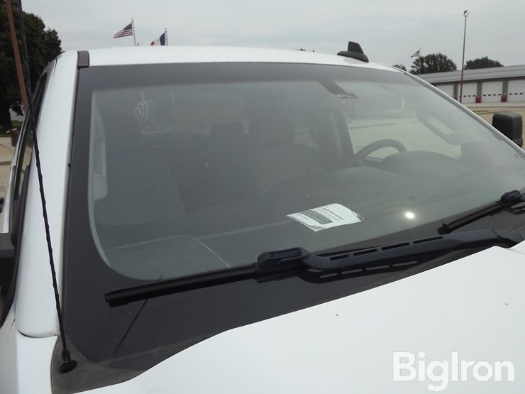 2017-chevrolet-k2500-image-14