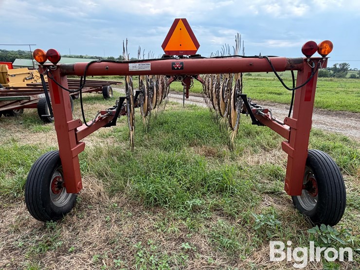 2009-massey-ferguson-3983-image-17