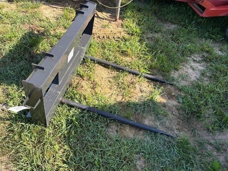 new-universal-mount-bale-spear-image-1