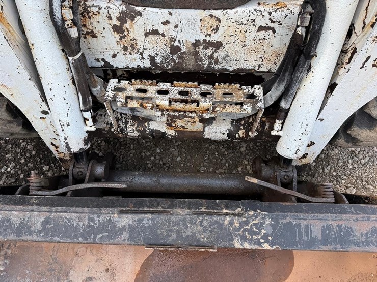 2013-bobcat-s590-image-10