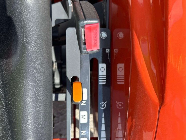 2024-kubota-l2502hst-image-36