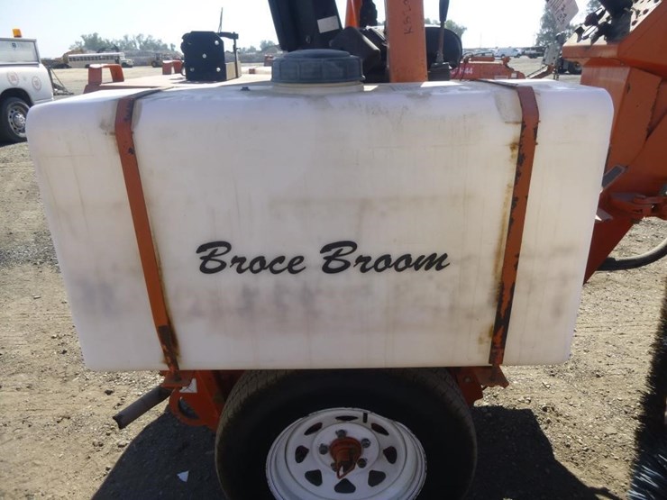2014-broce-bb250b-3-wheel-sweeper-image-25
