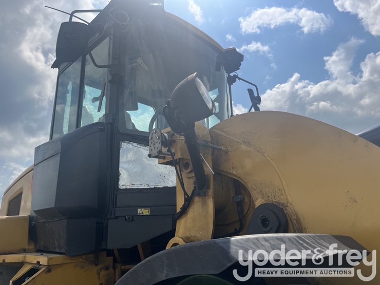 2016-caterpillar-926m-image-23