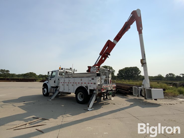 2015-freightliner-m2-106-image-15