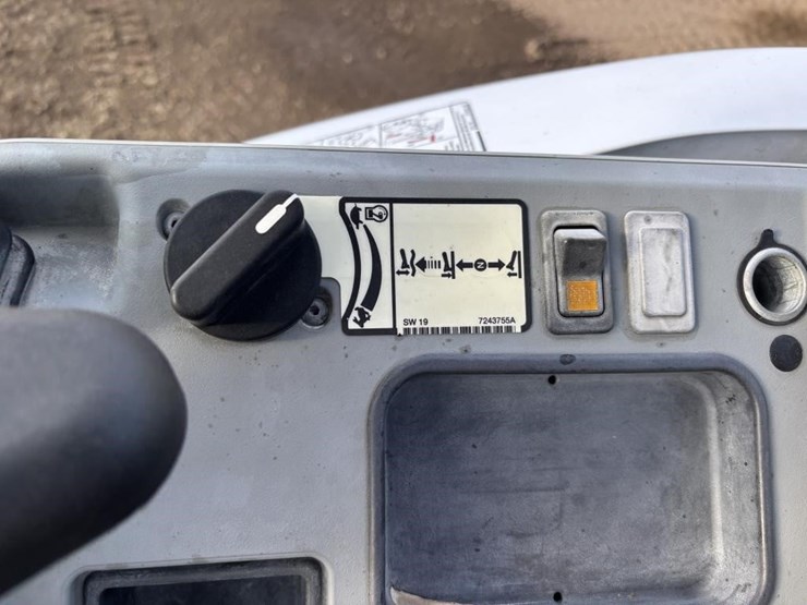 2021-bobcat-e26-image-37