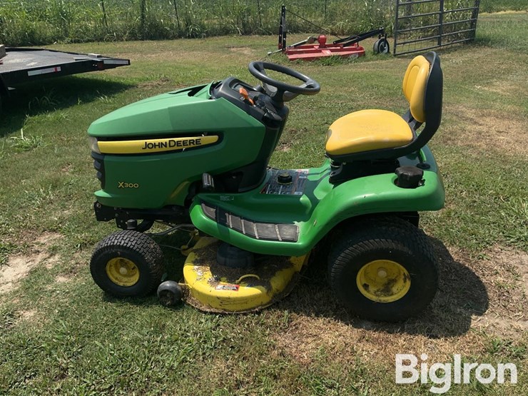 john-deere-x300-image-8