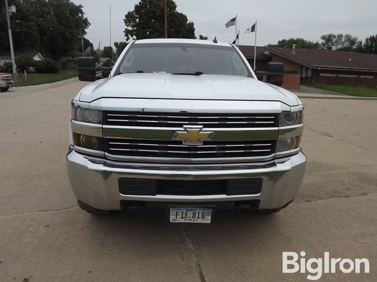 2017-chevrolet-k2500-image-2