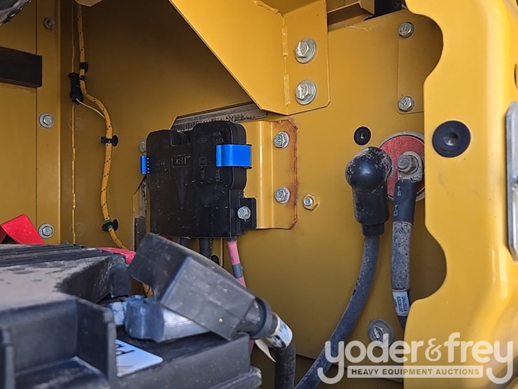 2019-caterpillar-336-image-31