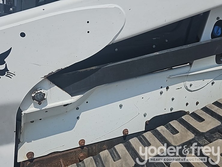 2016-bobcat-t870-image-22