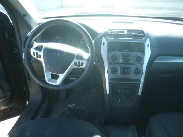 2015-ford-explorer-image-9
