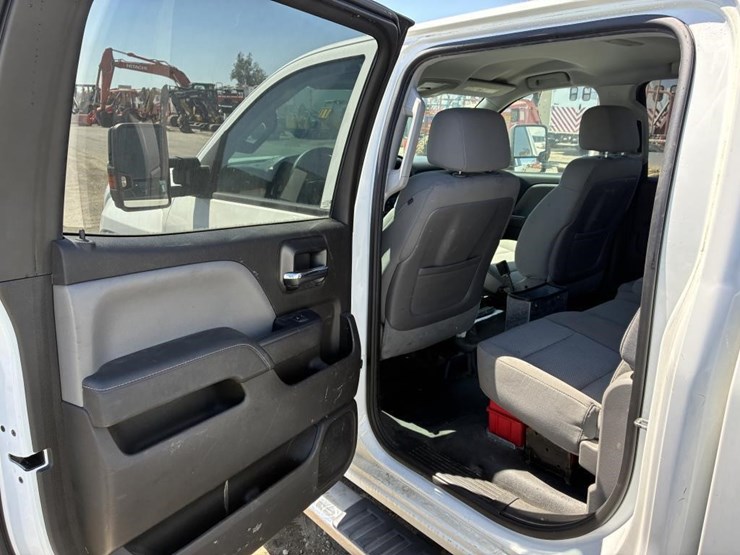 2015-gmc-sierra-2500hd-image-15