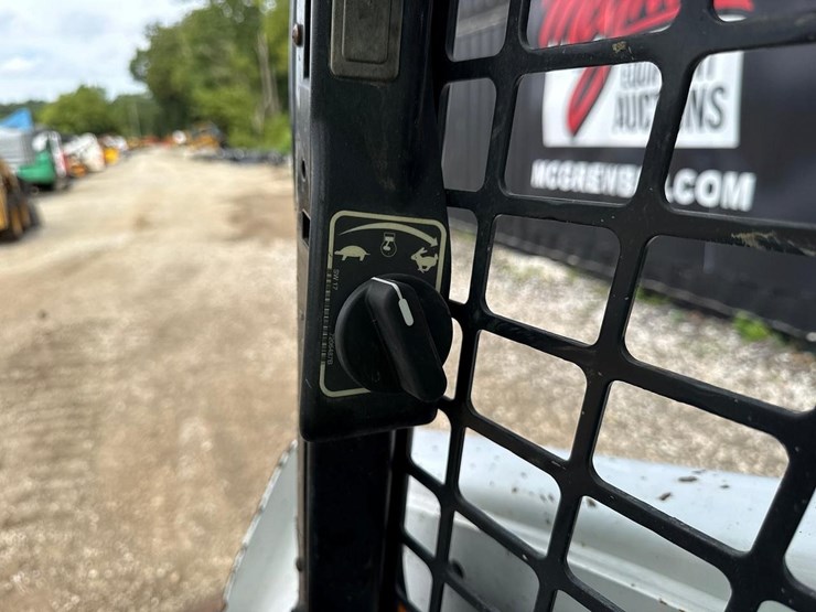 2020-bobcat-t740-image-45