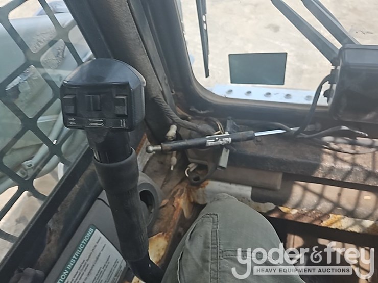 2011-bobcat-s185-image-31