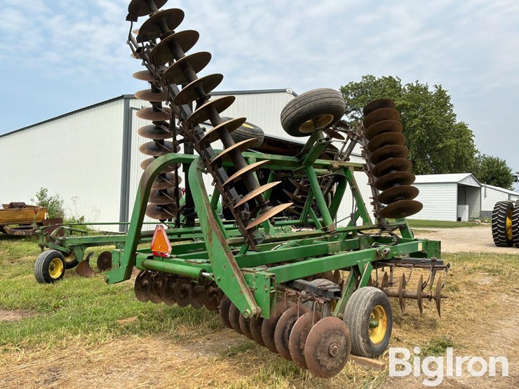 john-deere-230-image-5