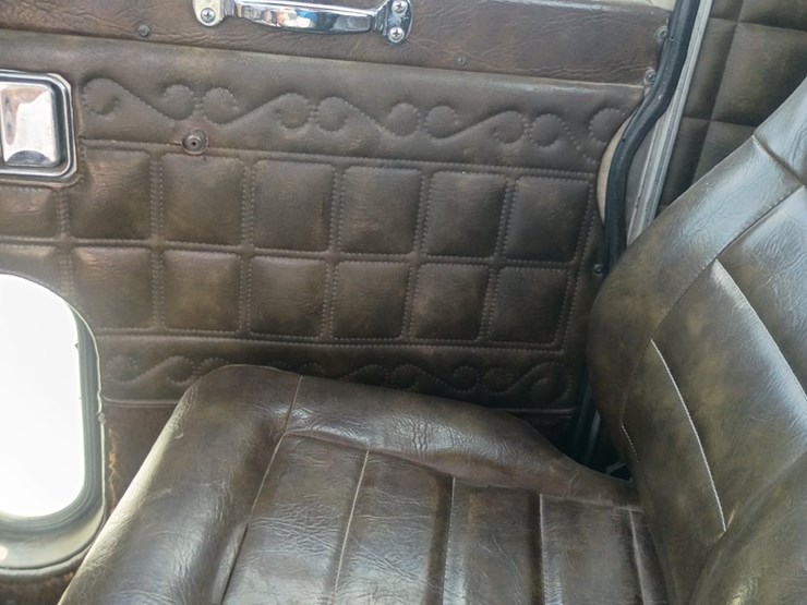 1985-peterbilt-359-image-32