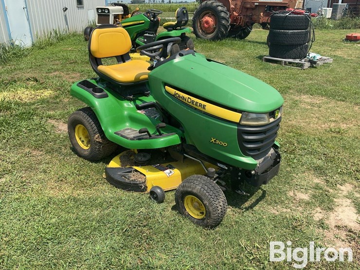 john-deere-x300-image-3