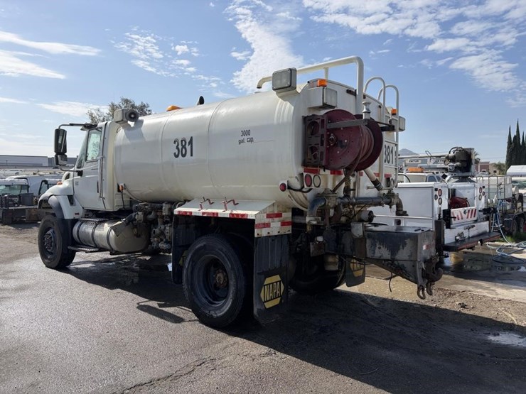 2006-international-7500-water-truck-image-4