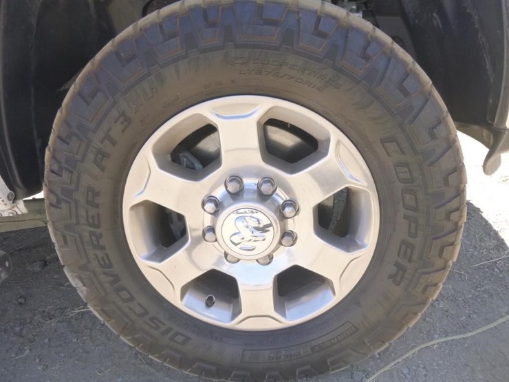 2017-dodge-3500-image-30