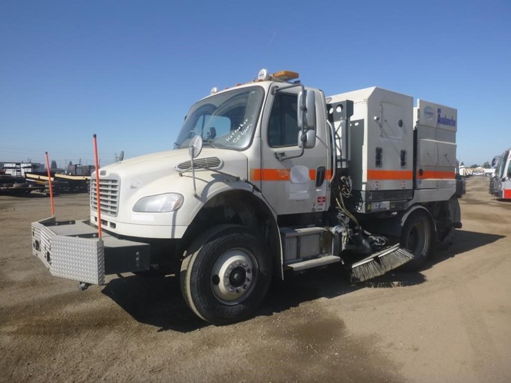 2017-freightliner-m2-street-sweeper-image-1
