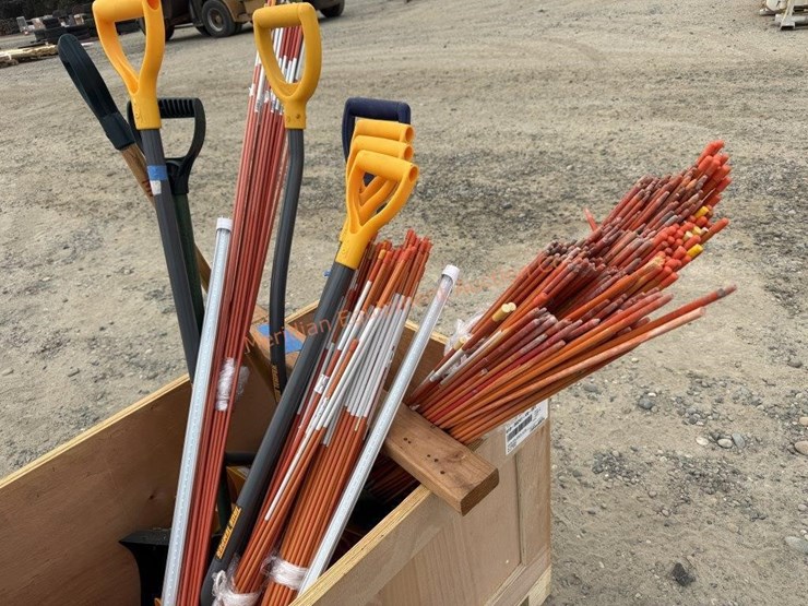 asst.-snow-shovels-&-reflective-rods-image-11