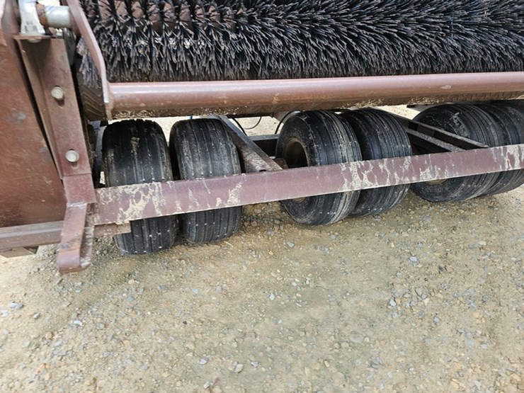 #12-•-turfco-meter-matic-iii-top-dresser-image-17