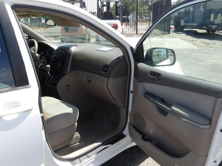 2006-toyota-sienna-image-12