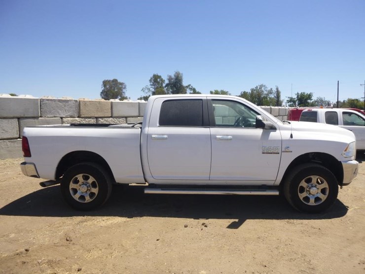 2017-dodge-3500-image-15