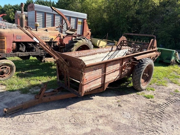ground-driven-manure-spreader-image-2
