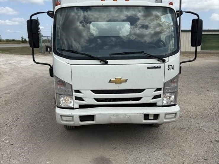 l3---2018-chevrolet-4500-box-truck-image-4
