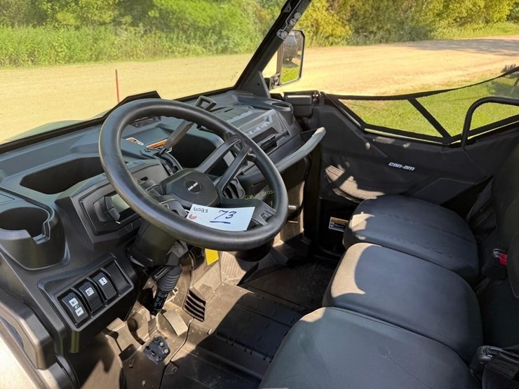 2023-can-am-defender-hd7-700-utv-image-5