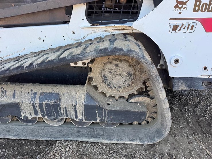 2020-bobcat-t740-image-18