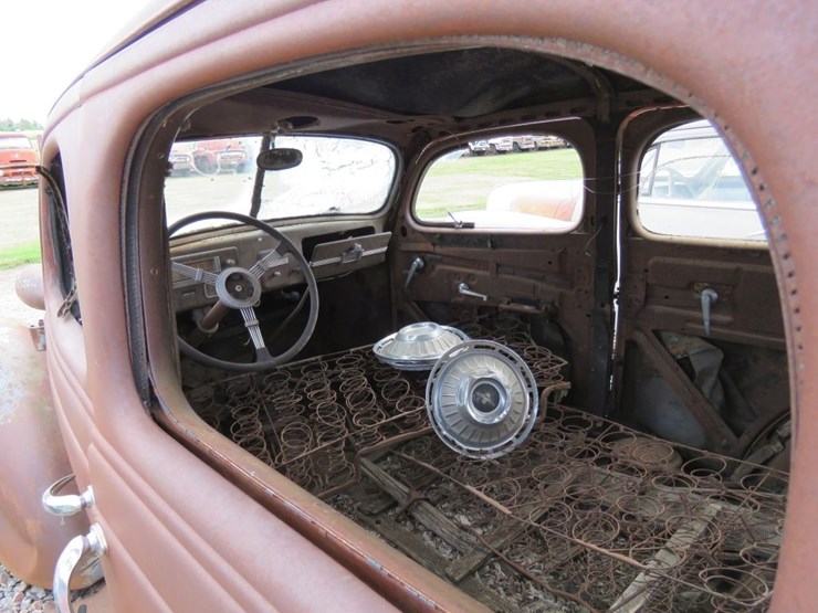 1937-studebaker-dictator-4dr-sedan-image-3