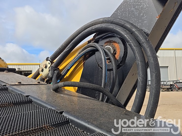 2020-caterpillar-272d-image-27