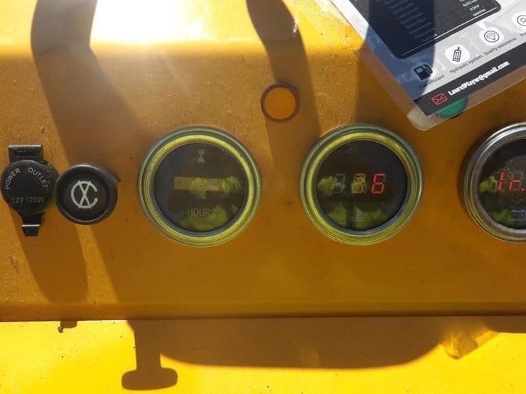 2026-zjz-380-skid-steer-track-loader-image-13